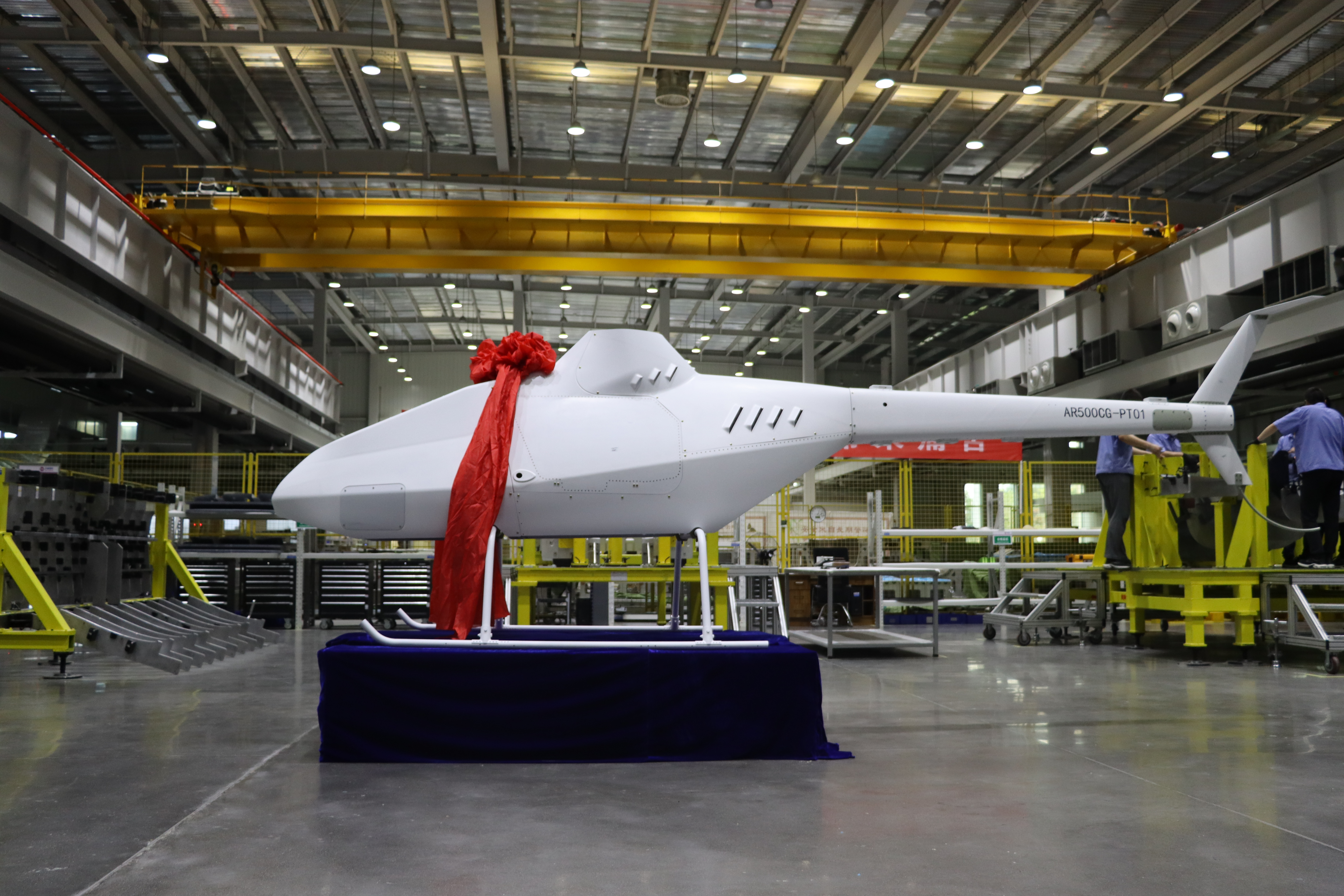16交付AR500無人機(jī)，機(jī)身采用大量碳纖維復(fù)合材料，具有質(zhì)量輕、零件集合度高等優(yōu)勢.jpg